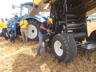 Žetva i baliranje slame u Francuskom Troyesu