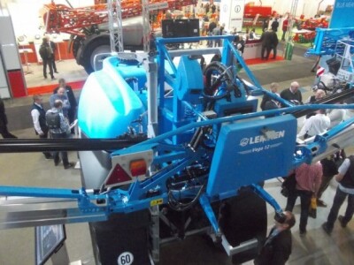 Moderan dizajn i inovativna tehnička rješenja doista čine učinkovitu vučenu prskalicu velikih kapaciteta