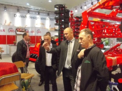 Sin vlanika HeVa gostima na sajmu pokazuje dostignuća obiteljske tvrtke