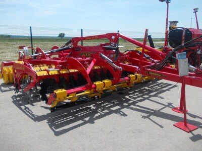 Prednost je i istovremena konsolidacija i poravnavanje tla s čeličnim valjkom u jednom prohodu