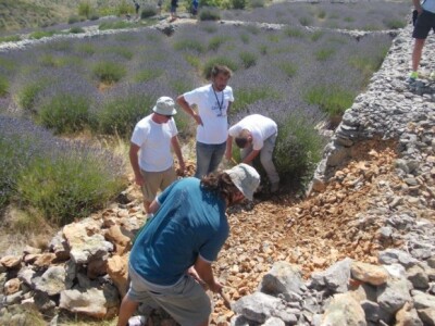 U periodu do 2006. obnovljeno je nekoliko objekata u selu autohtonom tehnologijom U periodu do 2006. obnovljeno je nekoliko objekata u selu autohtonom tehnologijom