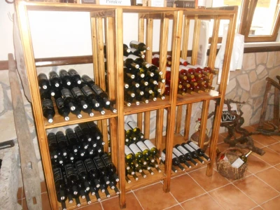 Boce vina su uredno posložene