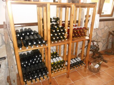 Boce vina su uredno posložene