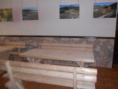 Slike na zidu za pogled, klupe za odmor!