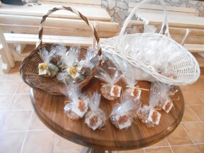 Lijepo je nekome pokloniti, ali i kupiti ovak pakirane ušećerene bademe!