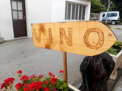 Nek se zna gdje je vino!