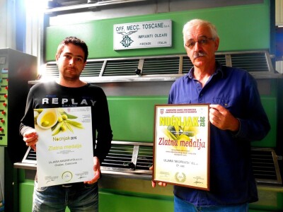 Željko sa sinom Franom - diplome kao rezultat velikog uspjeha! Željko sa sinom Franom - diplome kao rezultat velikog uspjeha!