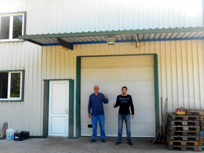 Vrijeme je za fotografiju ispred uljare Vrijeme je za fotografiju ispred uljare