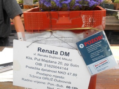 Obrt Renata DM na tržnici u Gružu prodaje cvijeće dugi niz godina