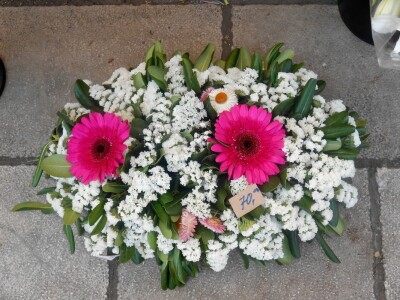 Cvjetni aranžman s upečatljivim gerberima