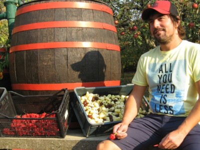 Dušan Vasić iz Topole posle devet godina u voćarstvu počeo da uzgaja i ljute papričice