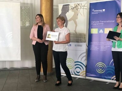 Dušanka Šurlan sa pekmezom od šipka pokrenula poslovnu ideju "Naše teglice" - i pobijedila Dušanka Šurlan sa pekmezom od šipka pokrenula poslovnu ideju "Naše teglice" - i pobijedila