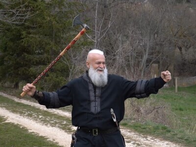 Duvanjski viking turiste dočekuje "naoružan do zuba"