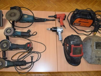 Dvojac s traktora krao navigacije i ostale dijelove