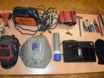 Dvojac s traktora krao navigacije i ostale dijelove