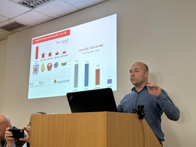 Dževad Lavić, stručni savjetnik za voćarstvo iz Federalnog zavoda za poljoprivredu Dževad Lavić, stručni savjetnik za voćarstvo iz Federalnog zavoda za poljoprivredu