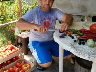 Džinovski paradajz i kivano privlače pažnju kupaca Džinovski paradajz i kivano privlače pažnju kupaca