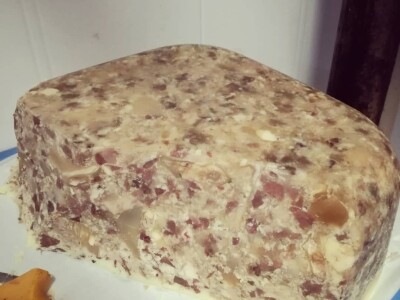 Edin Babić je peta generacija koja proizvodi i prodaje suho meso - i ovčju stelju