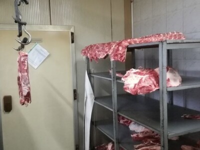 Edin Babić je peta generacija koja proizvodi i prodaje suho meso - i ovčju stelju