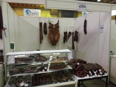 Edin Babić je peta generacija koja proizvodi i prodaje suho meso - i ovčju stelju