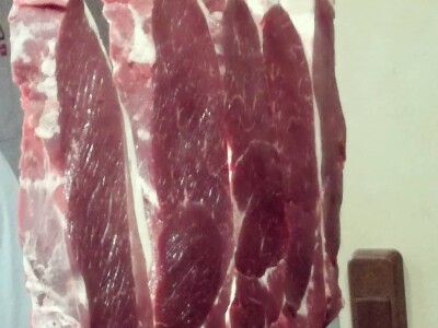 Edin Babić je peta generacija koja proizvodi i prodaje suho meso - i ovčju stelju