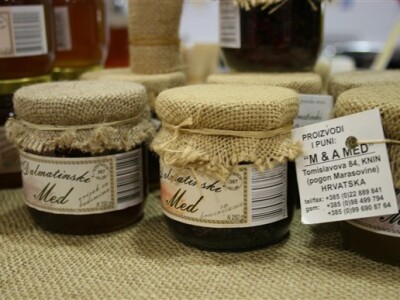 Dalmatinski med iz Knina