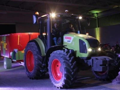Traktor Claas Arion 430