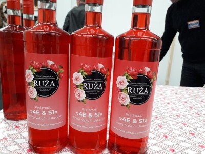 Emir Hadžijusufović proširio paletu proizvoda od ruže Emir Hadžijusufović proširio paletu proizvoda od ruže