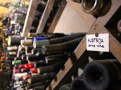 Arhiva vina iz cijelog svijeta Arhiva vina iz cijelog svijeta
