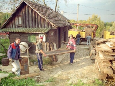 Etnolog Milan Drmić bavi se rijetkim zanatom - seli stare drvene kuće