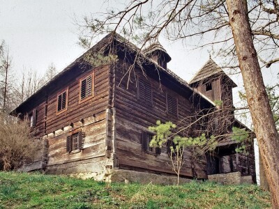 Etnolog Milan Drmić bavi se rijetkim zanatom - seli stare drvene kuće