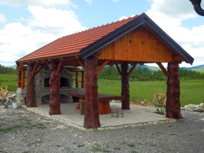 Etnolog Milan Drmić bavi se rijetkim zanatom - seli stare drvene kuće