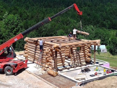 Etnolog Milan Drmić bavi se rijetkim zanatom - seli stare drvene kuće