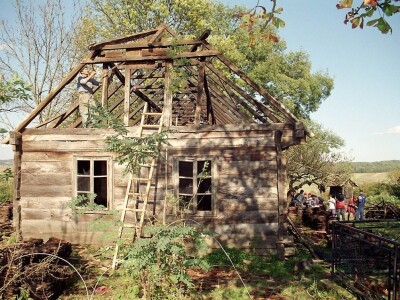 Etnolog Milan Drmić bavi se rijetkim zanatom - seli stare drvene kuće