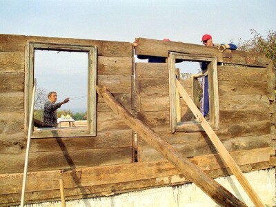 Etnolog Milan Drmić bavi se rijetkim zanatom - seli stare drvene kuće na nove adrese