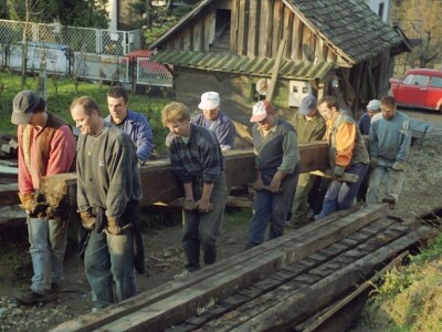 Etnolog Milan Drmić bavi se rijetkim zanatom - seli stare drvene kuće na nove adrese