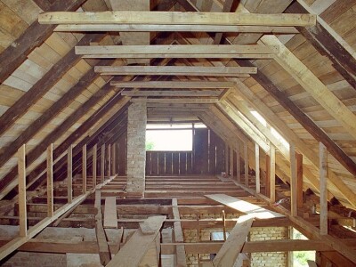 Etnolog Milan Drmić bavi se rijetkim zanatom - seli stare drvene kuće na nove adrese