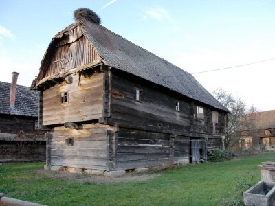 Etnolog Milan Drmić bavi se rijetkim zanatom - seli stare drvene kuće na nove adrese