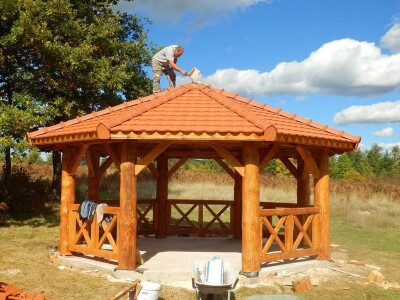 Etnolog Milan Drmić bavi se rijetkim zanatom - seli stare drvene kuće na nove adrese