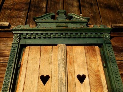 Etnolog Milan Drmić bavi se rijetkim zanatom - seli stare drvene kuće na nove adrese