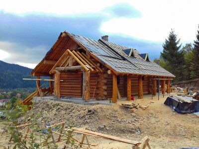 Etnolog Milan Drmić bavi se rijetkim zanatom - seli stare drvene kuće na nove adrese