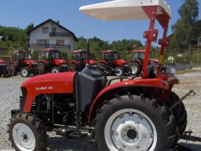Traktor EuroWolf 454
