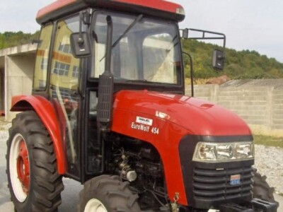 Traktor EuroWolf 454
