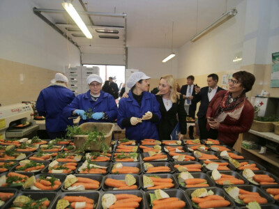 Eurozastupnice Ulrike Müller iz Njemačke i Marijana Petir s radnicama Agrosana