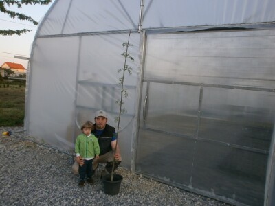 Agronom Jurica Glumpak sa sinom Ilijom i evodijom Agronom Jurica Glumpak sa sinom Ilijom i evodijom