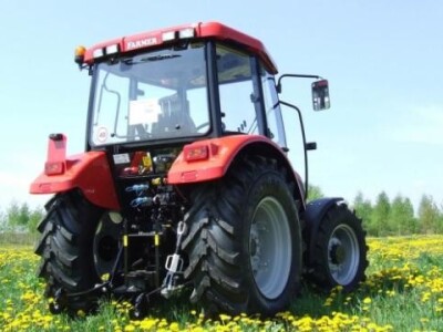 Traktor Farmer F4
