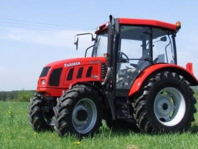 Traktor Farmer F4