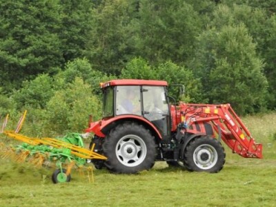 Traktor Farmer F4