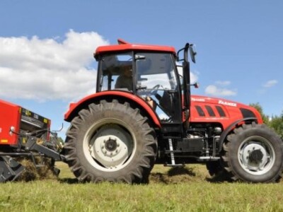 Traktor Farmer F5