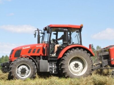 Traktor Farmer F5